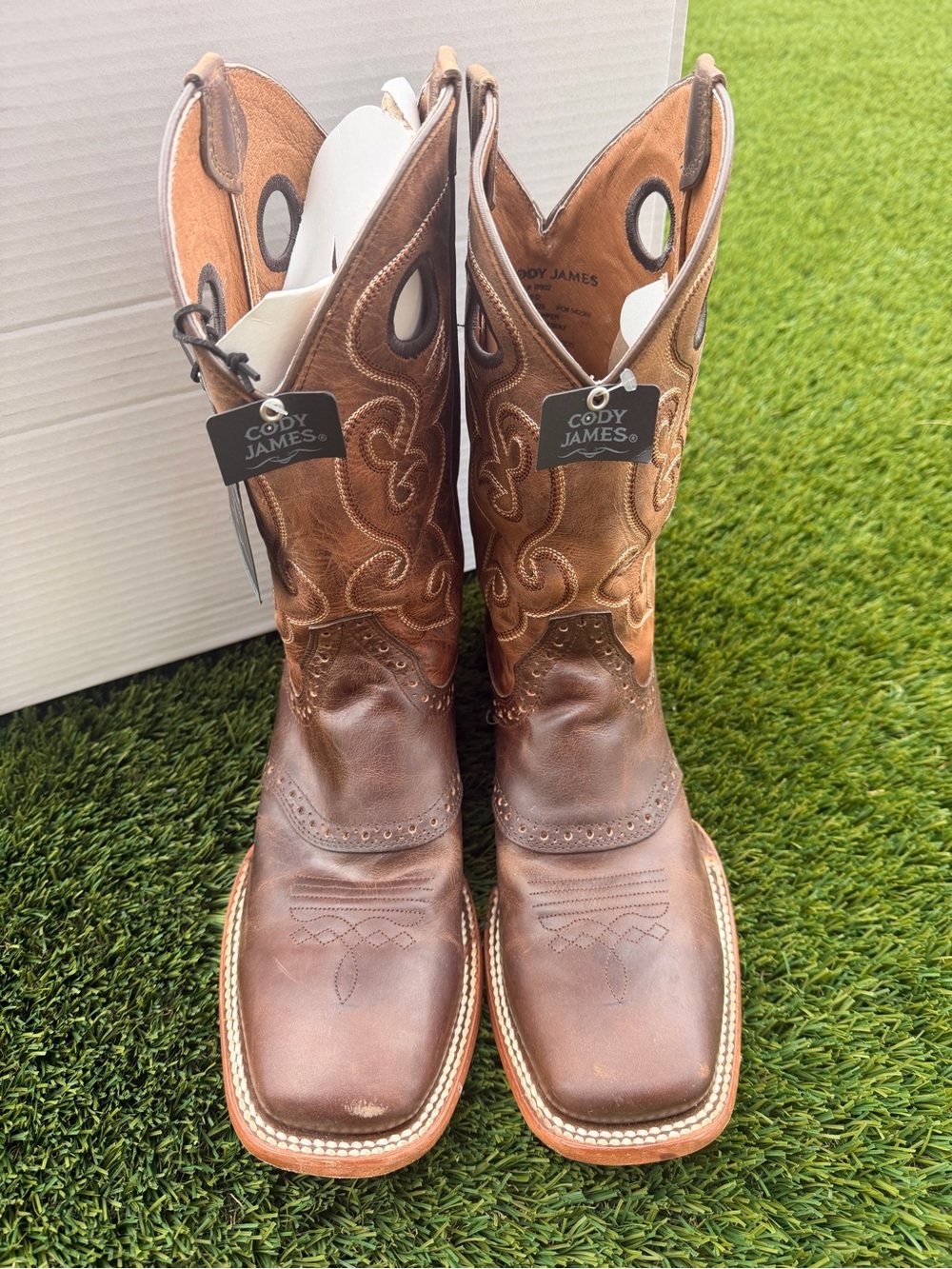 Cody James Brown Two-Tone Western Pull-On Boots - Picture 3 of 6